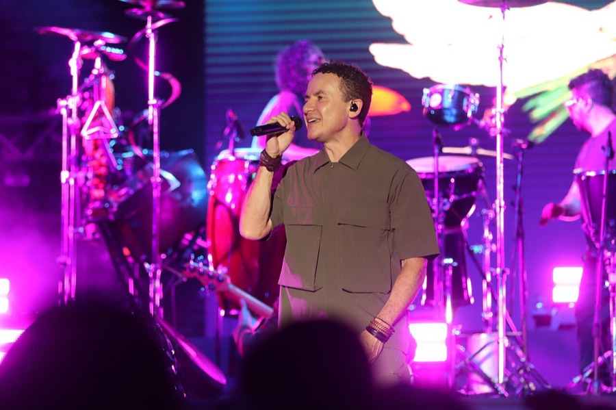 Colombian singer Fonseca performing at the 2026 Festival Internacional de las Artes in Costa Rica.